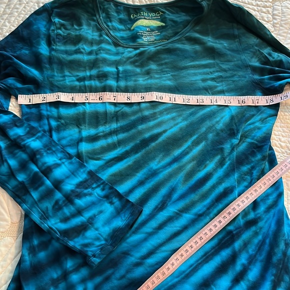 Earth 🌍 Yoga Organic Cotton and Bamboo Tie Dye Long Sleeve Tee - Picture 4 of 5